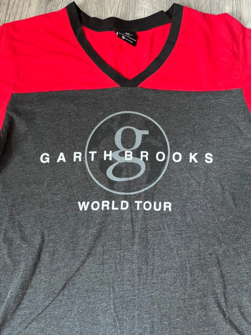 Garth Brooks World Tour V-neck Women’s Shirt XL